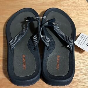 NWT Youth size 3 Rafters performance flip flop sandals - unisex